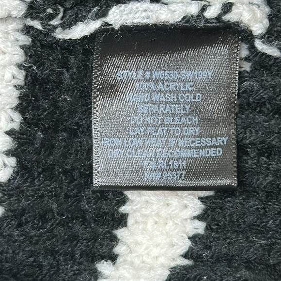 Sanctuary Jagger Cowl Neck Sweater in Black and Winter White Size Medium - Picture 9 of 12